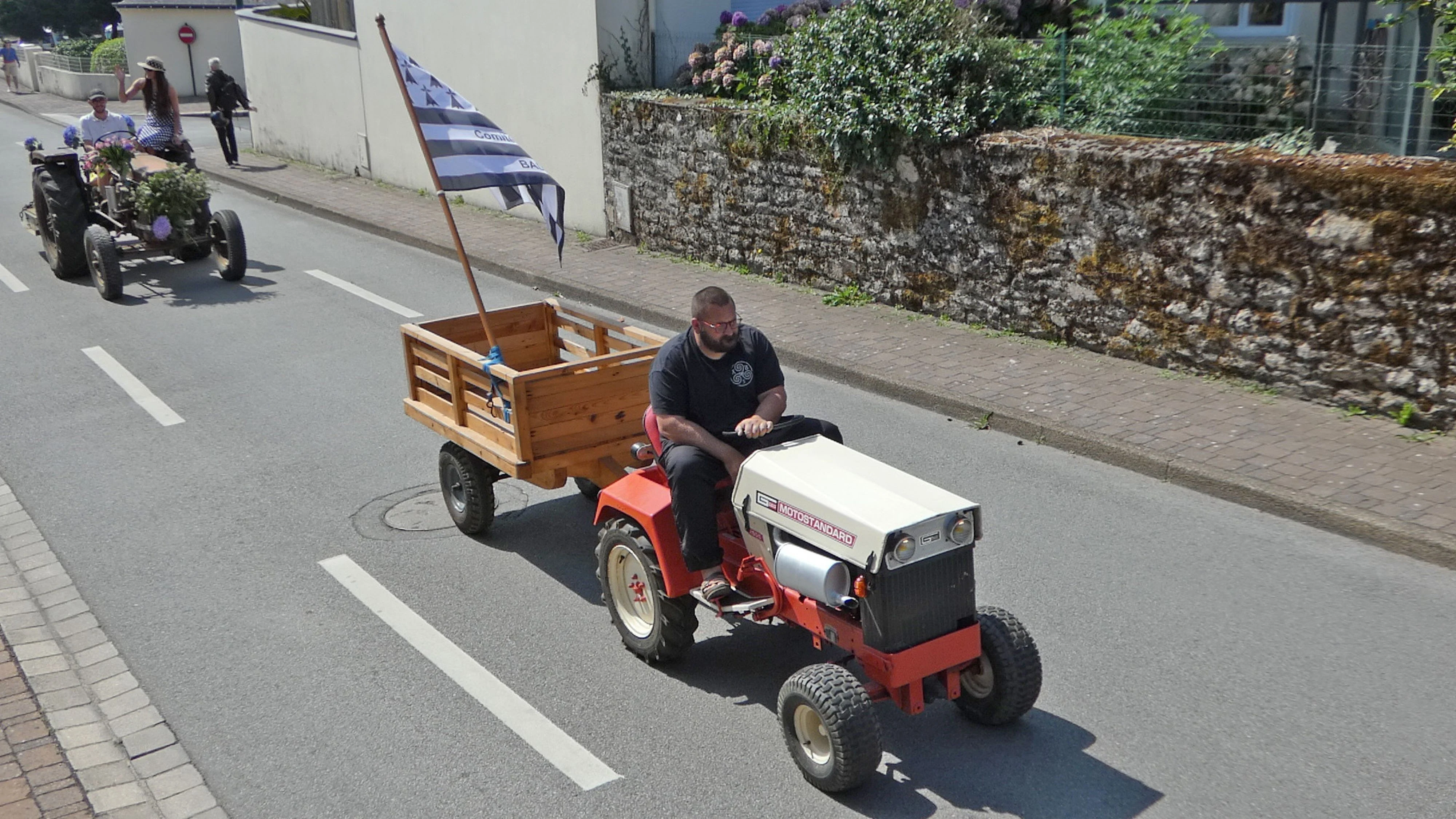 103 fete des battages 3 aout 2025 defile des tracteurs