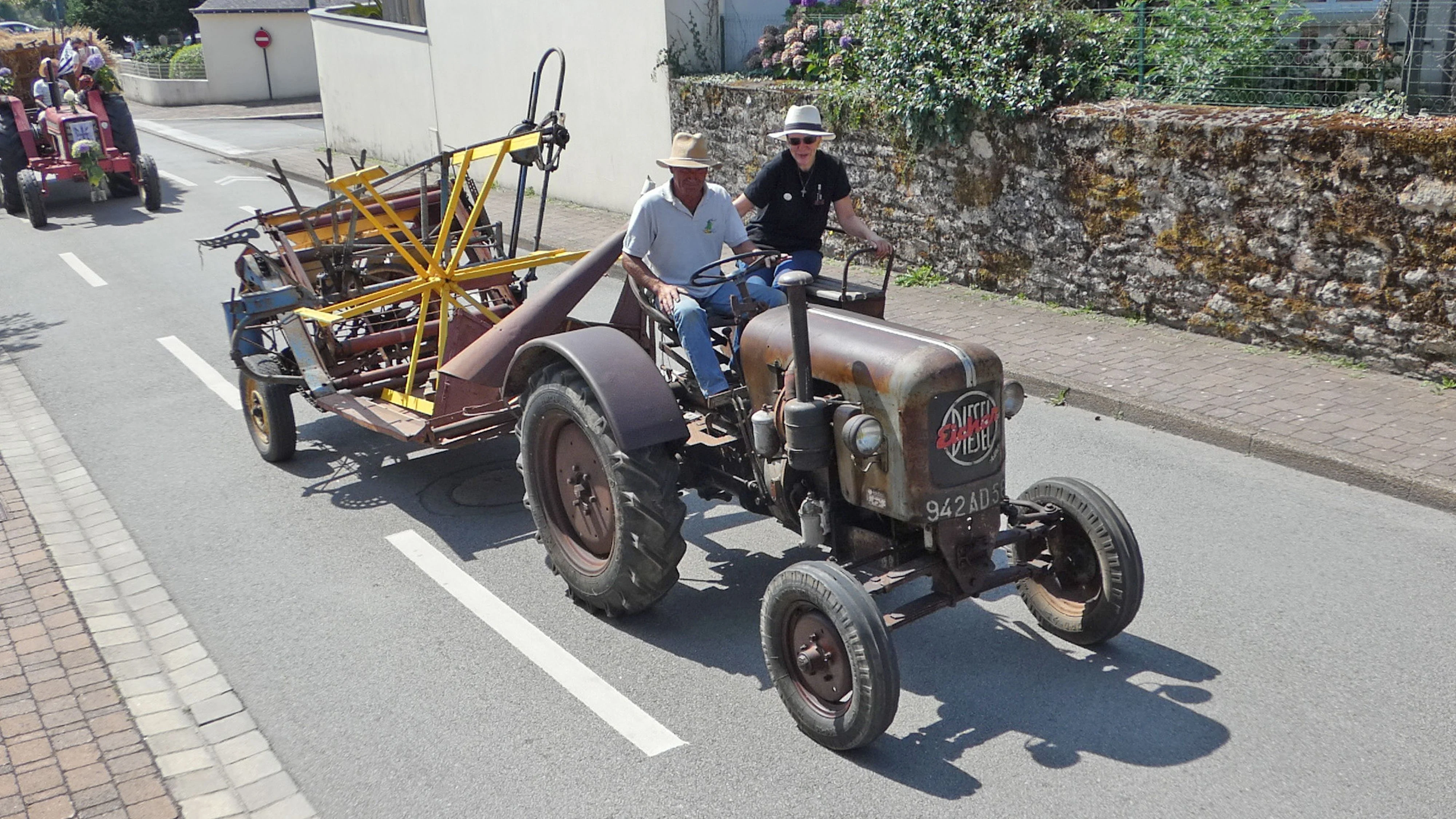 111 fete des battages 3 aout 2025 defile des tracteurs