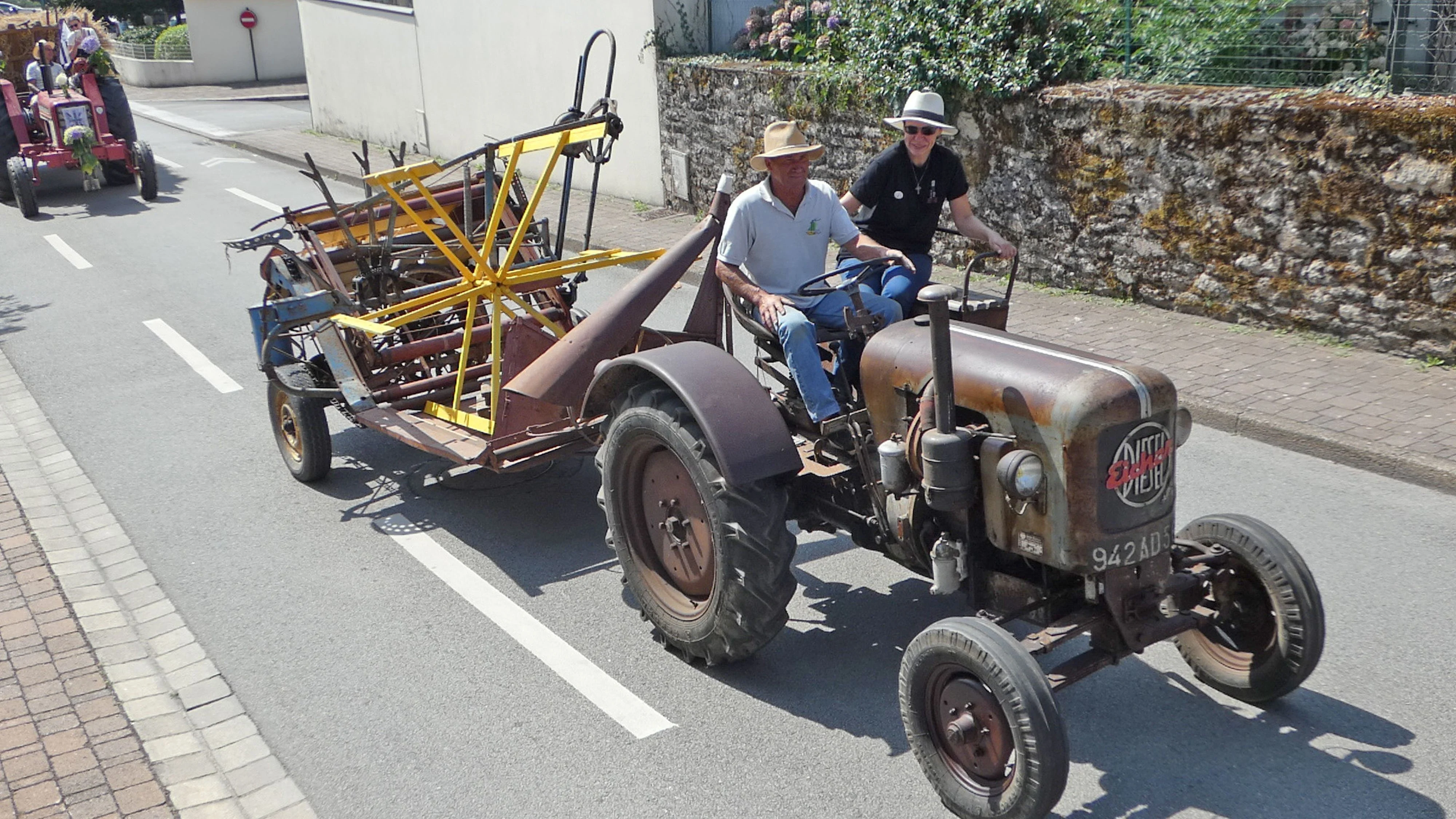 112 fete des battages 3 aout 2025 defile des tracteurs