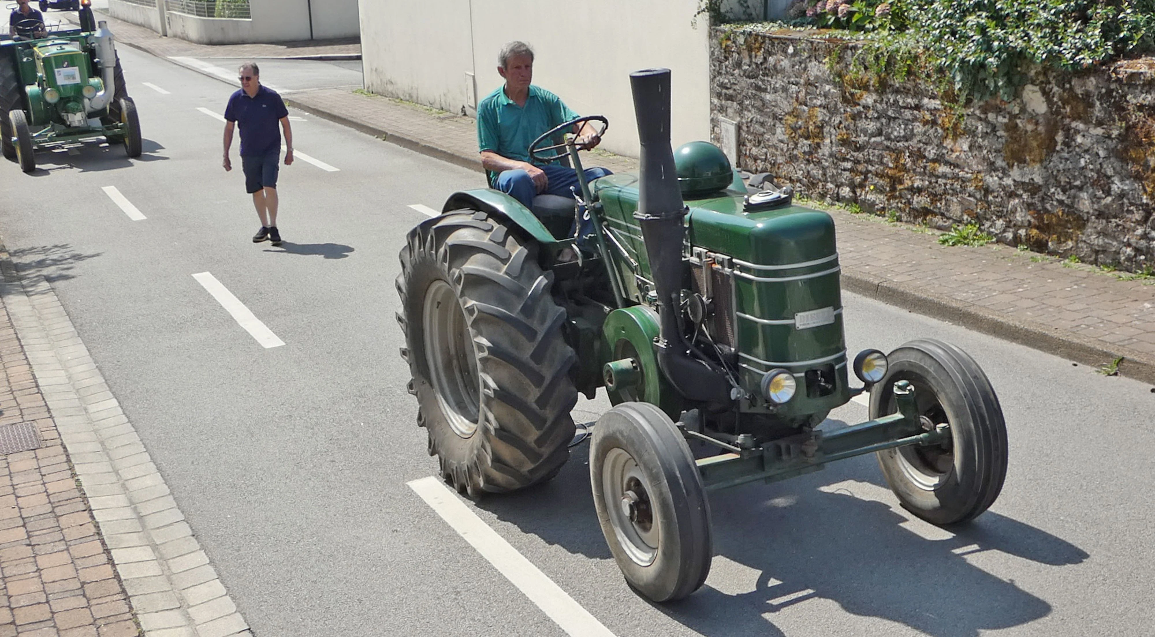 118 fete des battages 3 aout 2025 defile des tracteurs