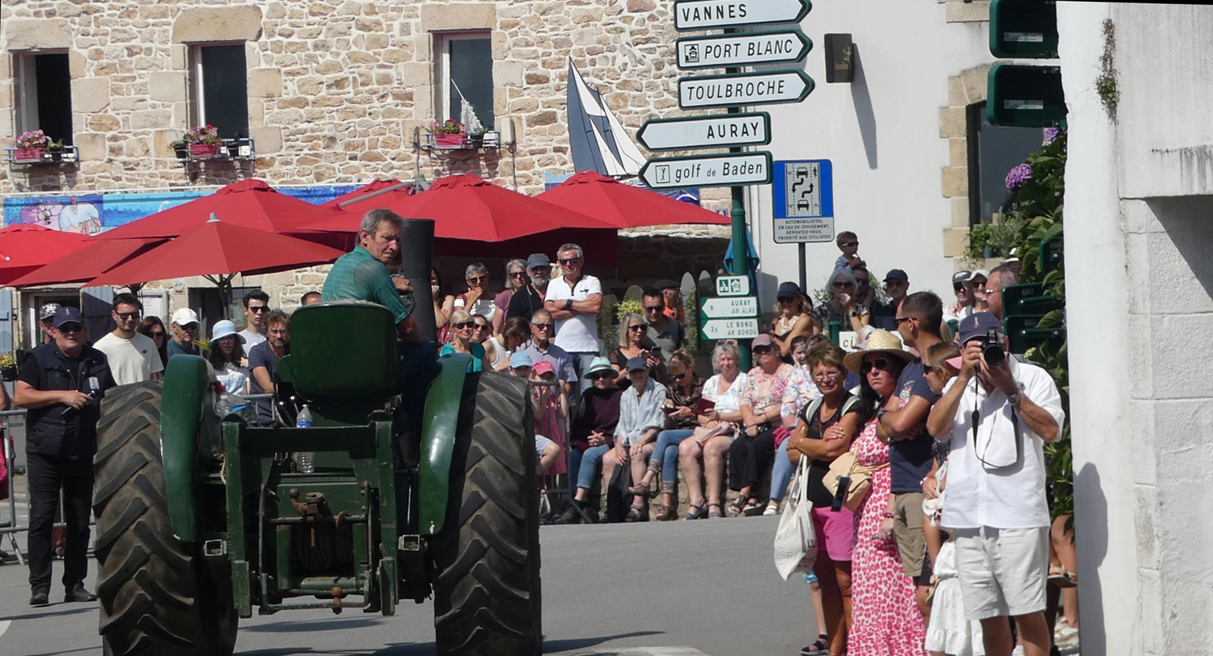 121 fete des battages 3 aout 2025 defile des tracteurs