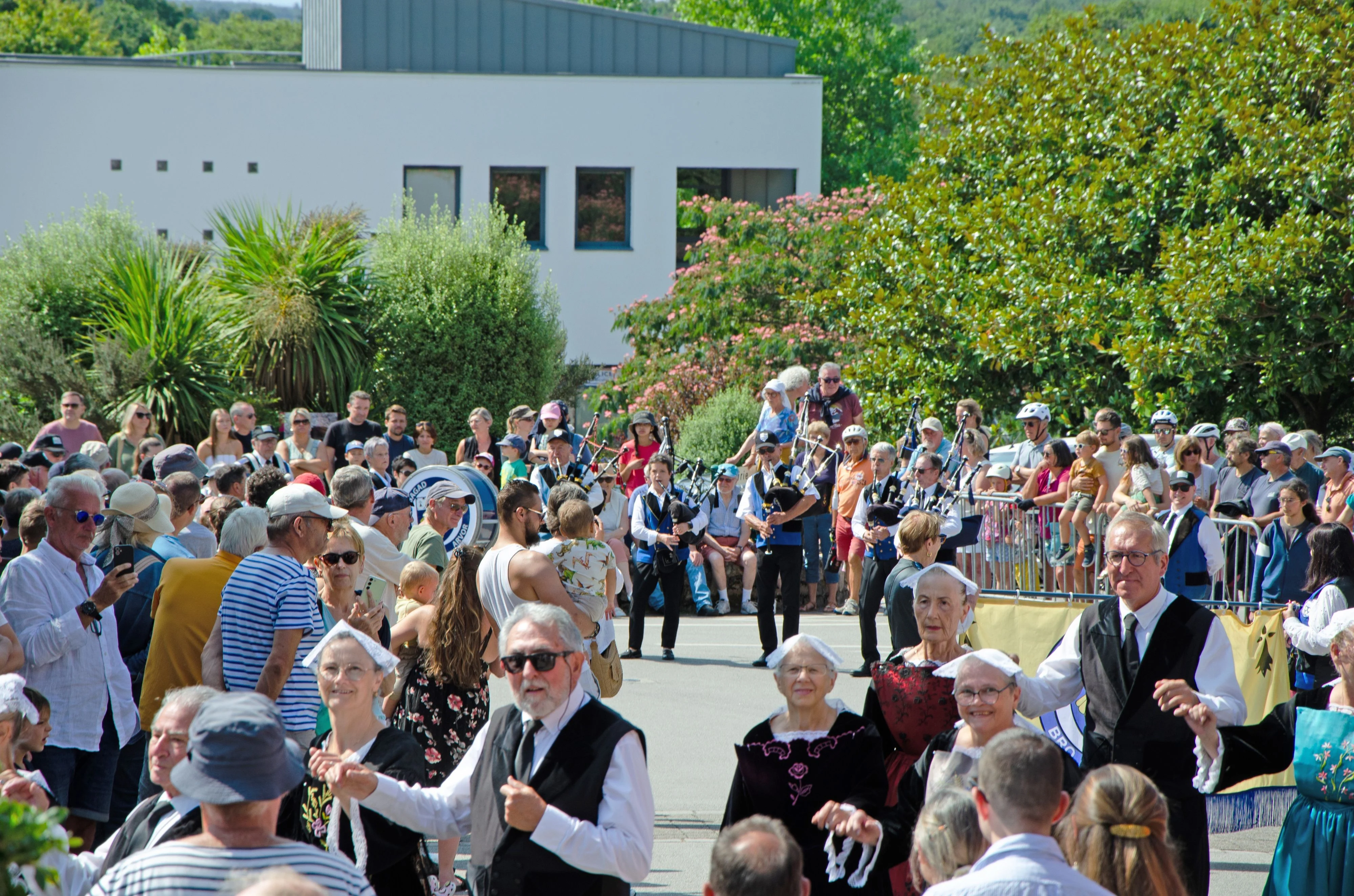 127 fete des battages 3 aout 2025 defile du cercle korollerion baden