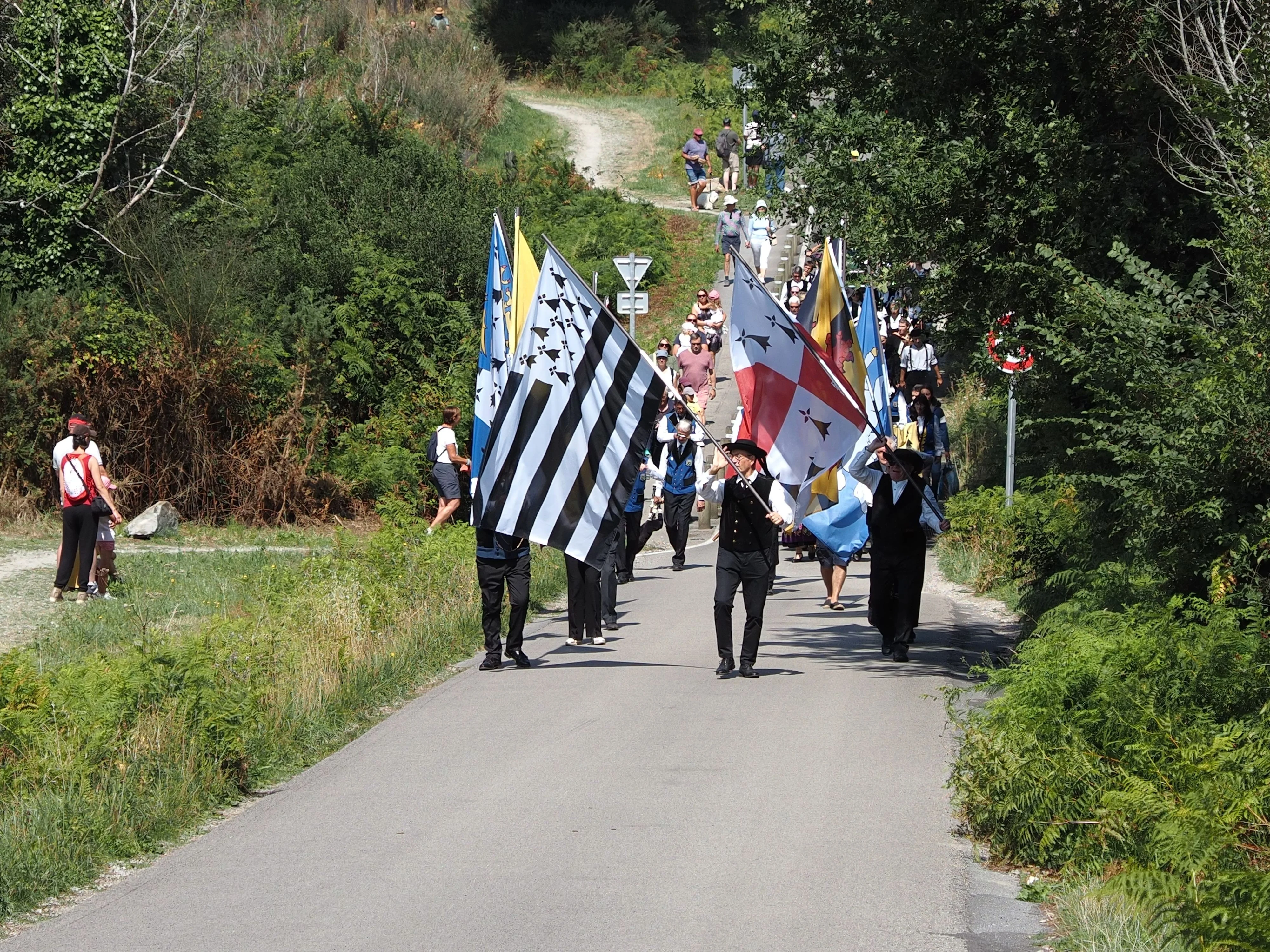 190 fete des battages 3 aout 2025 arrivee des porte drapeaux 1