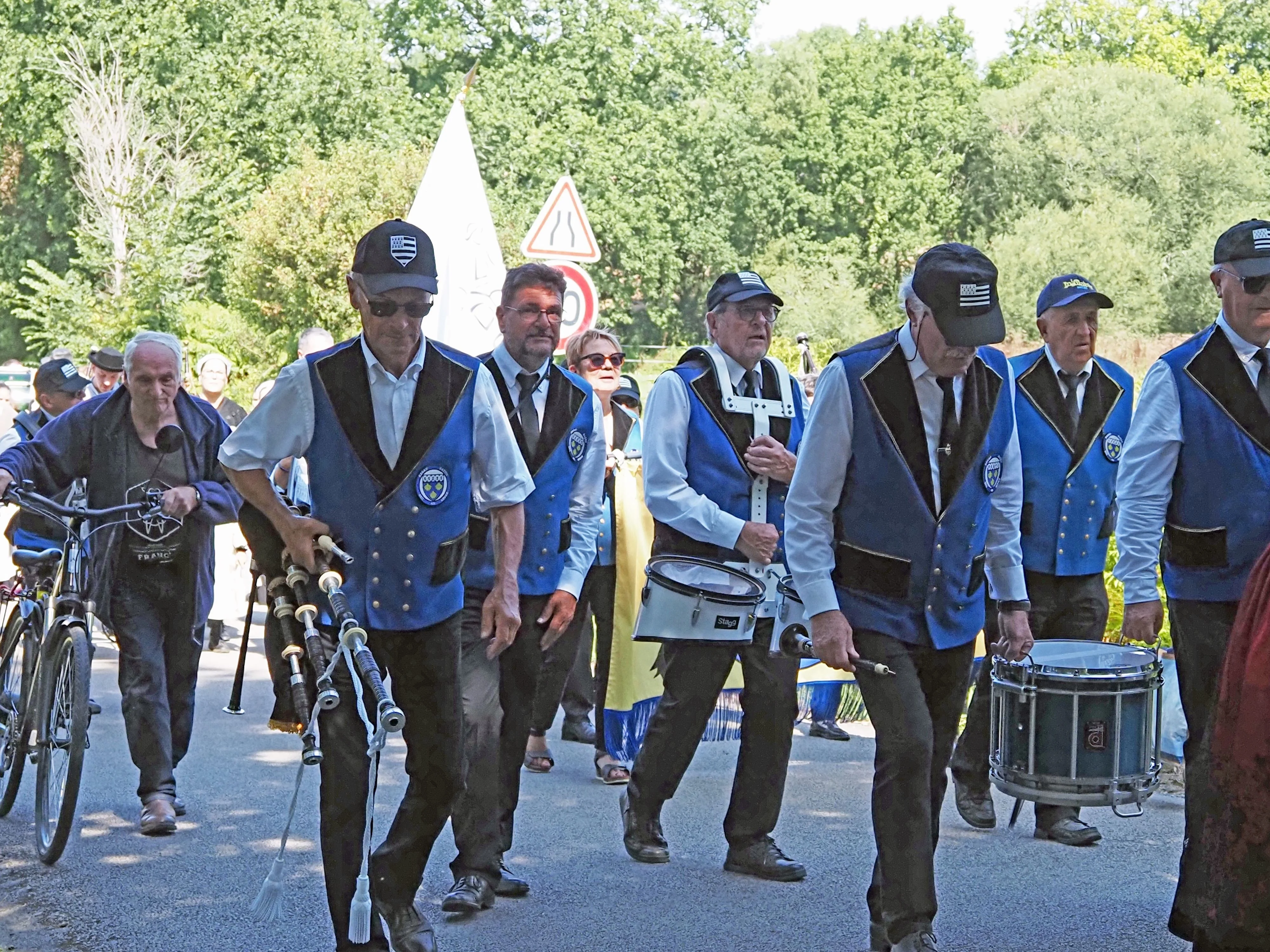 198 fete des battages 3 aout 2025 arrivee du bagad de baden