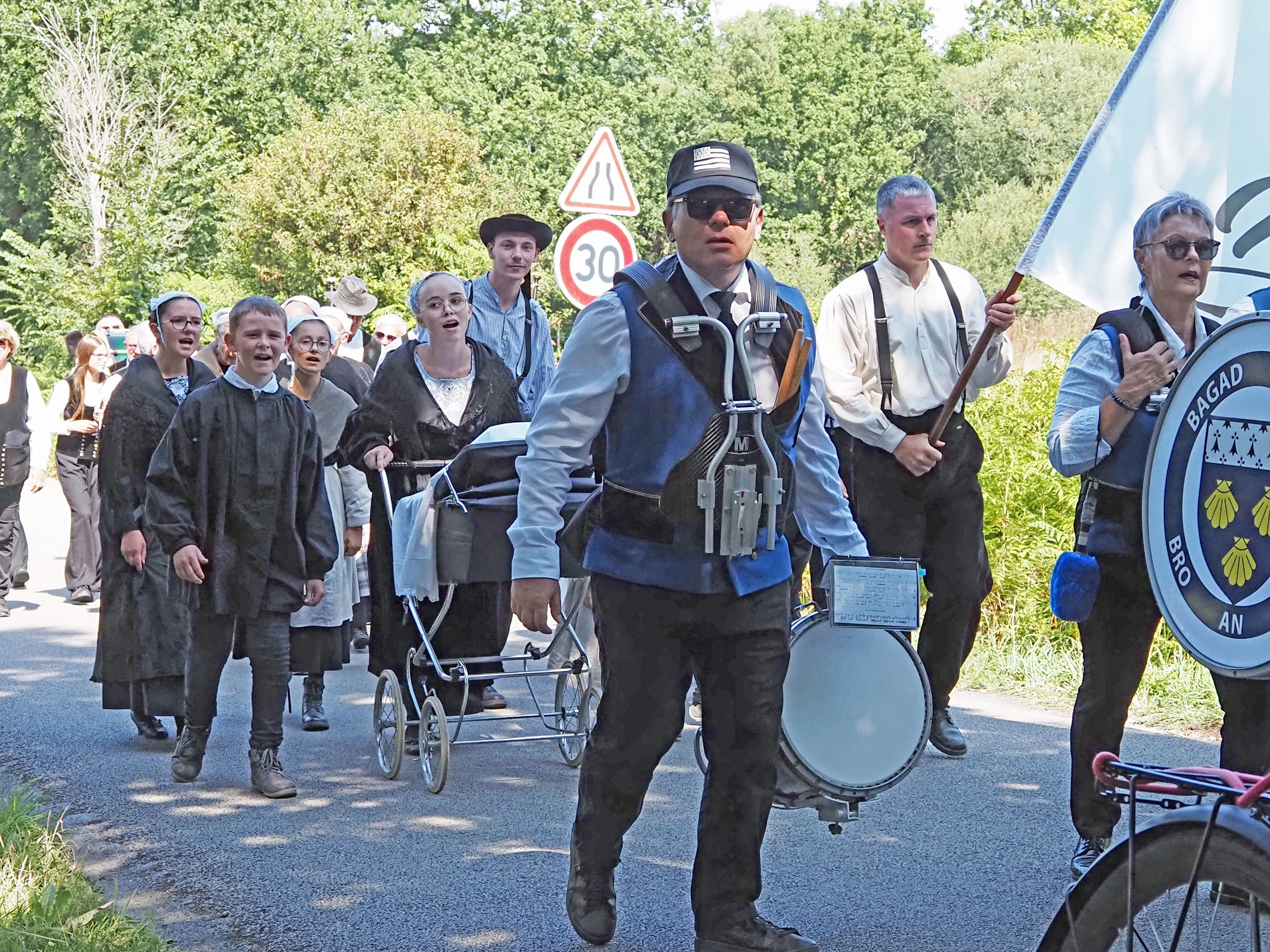199 fete des battages 3 aout 2025 arrivee du bagad de baden