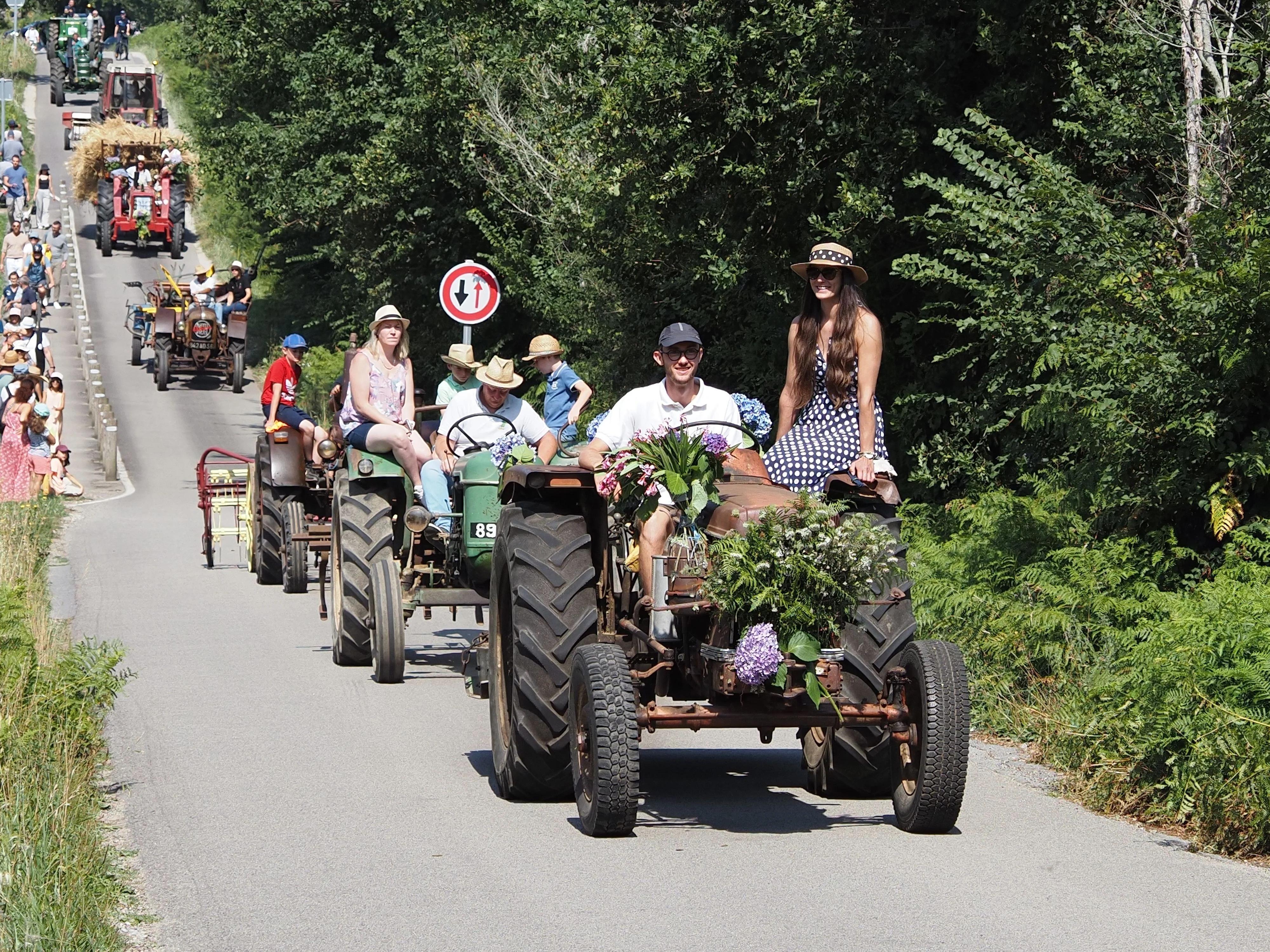 209 fete des battages 3 aout 2025 arrivee des tracteurs