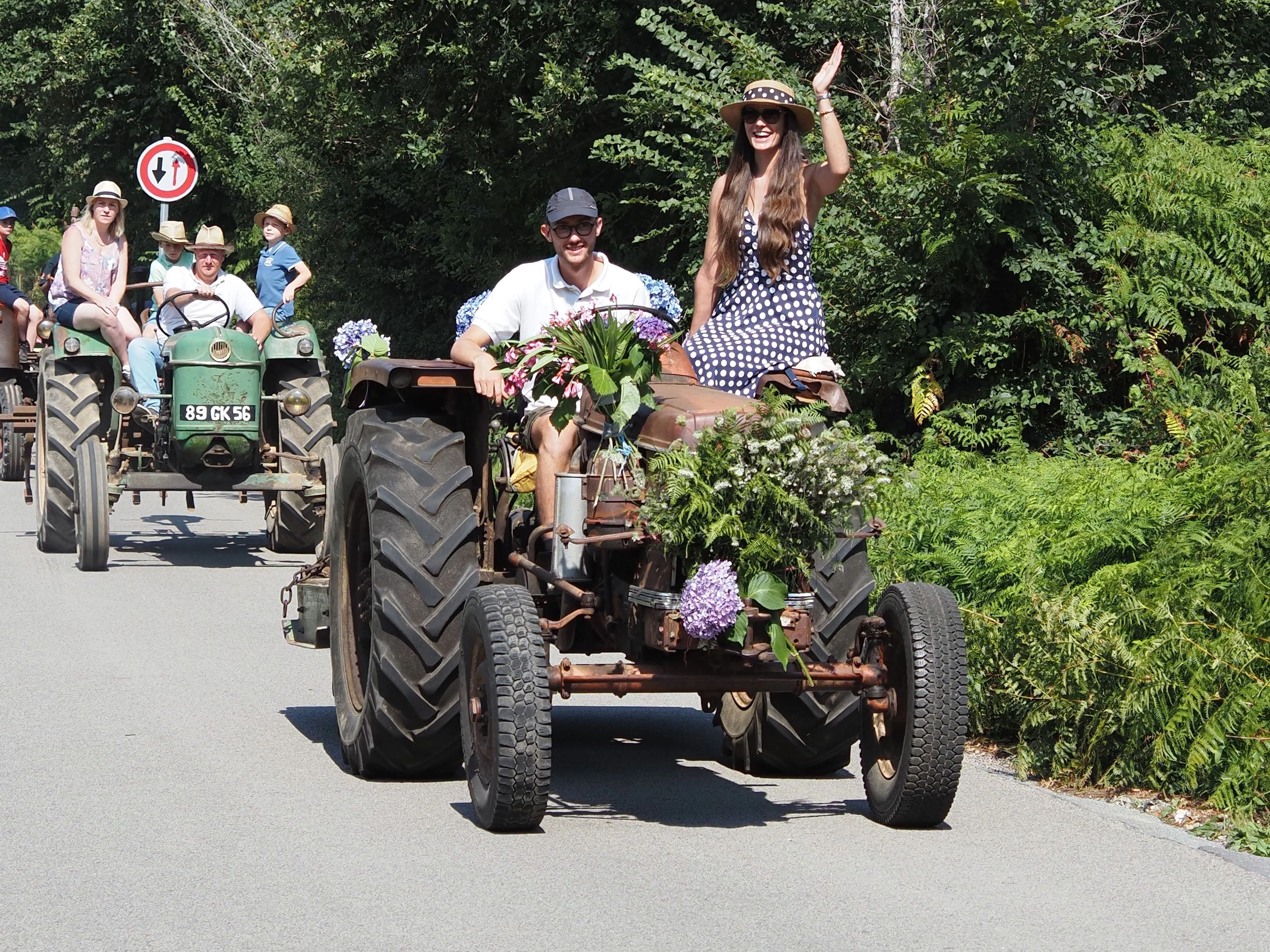 210 fete des battages 3 aout 2025 arrivee des tracteurs