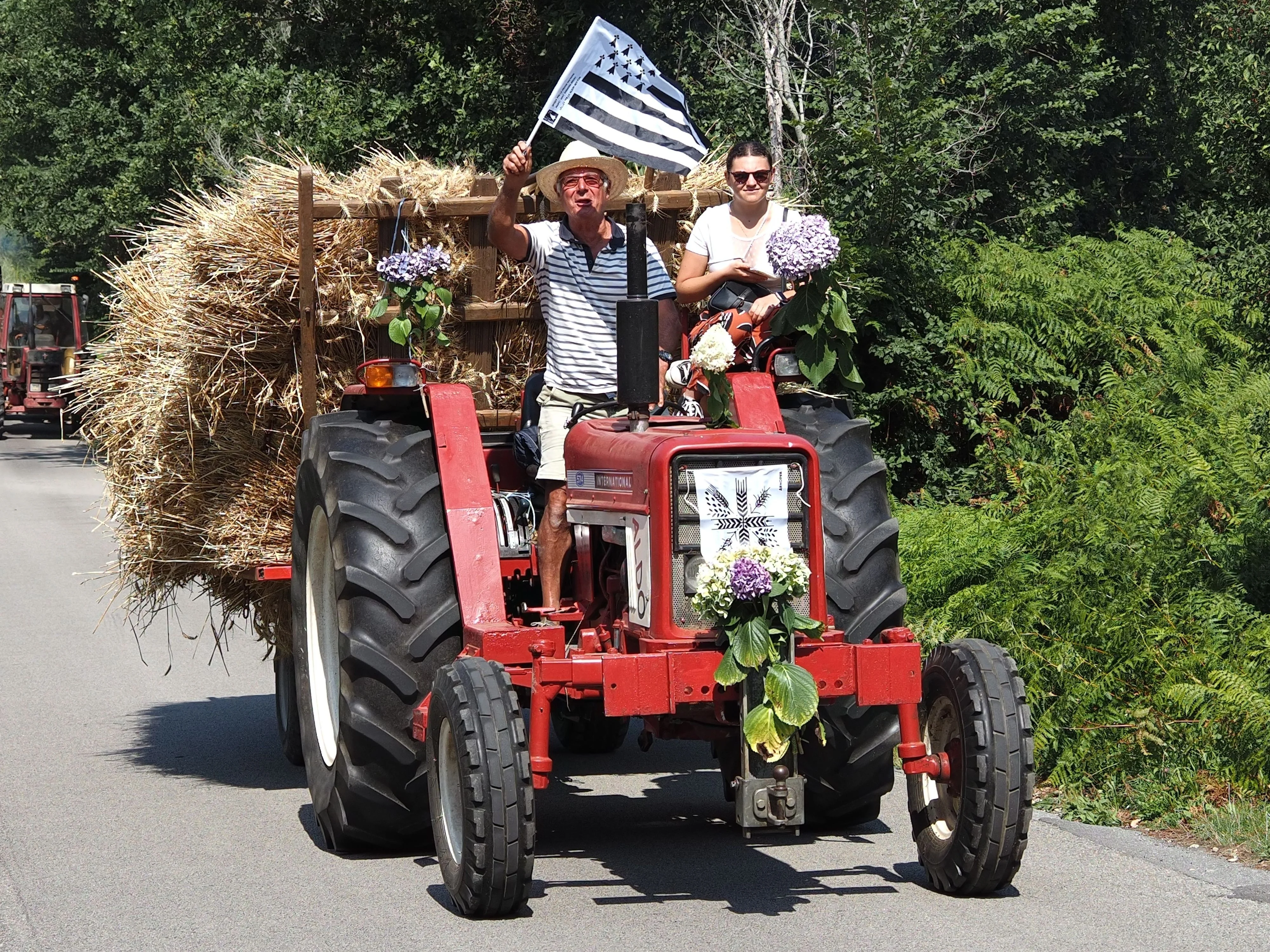 218 fete des battages 3 aout 2025 arrivee des tracteurs