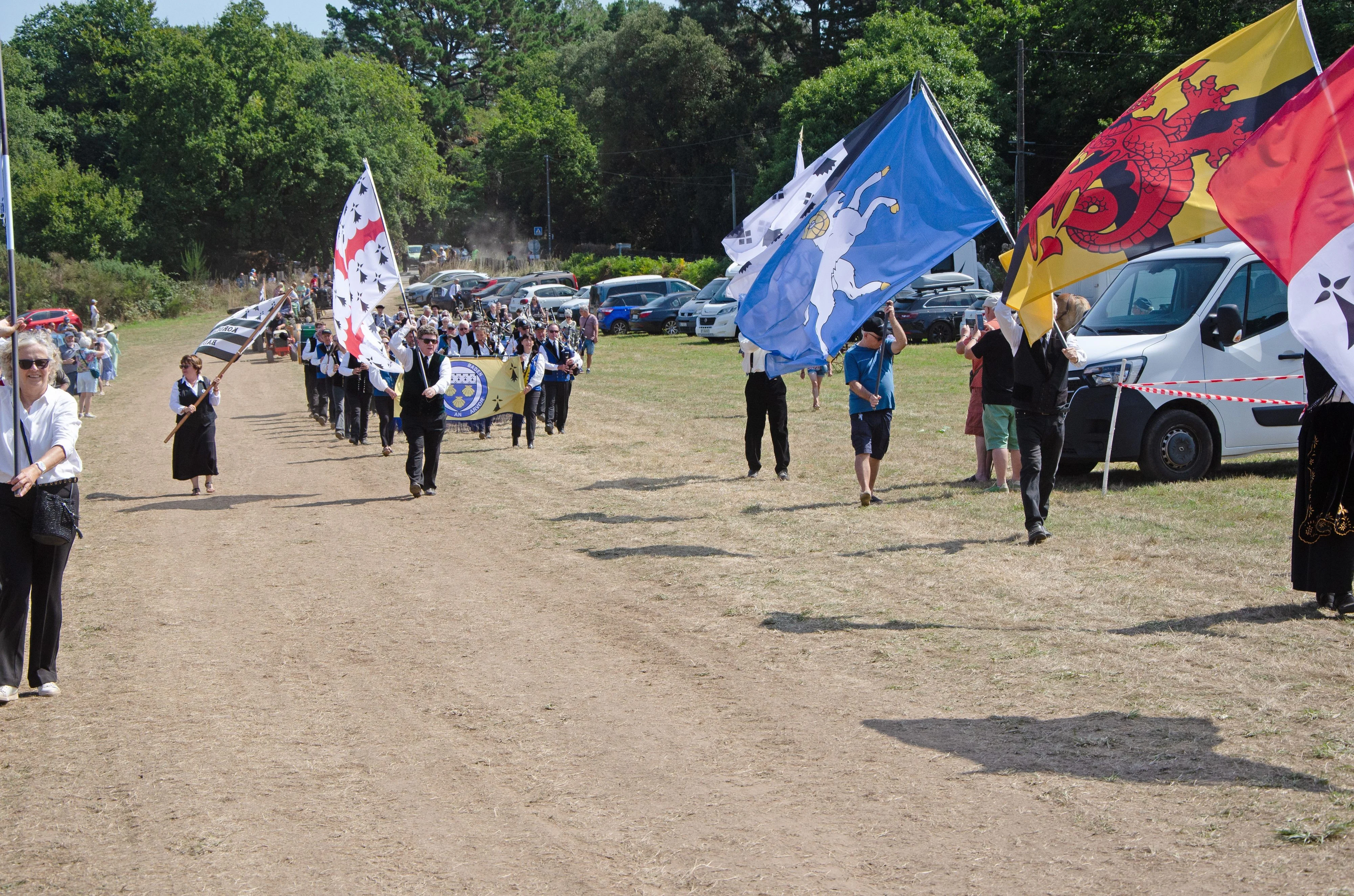 225 fete des battages 3 aout 2025 porte drapeaux a kergonano