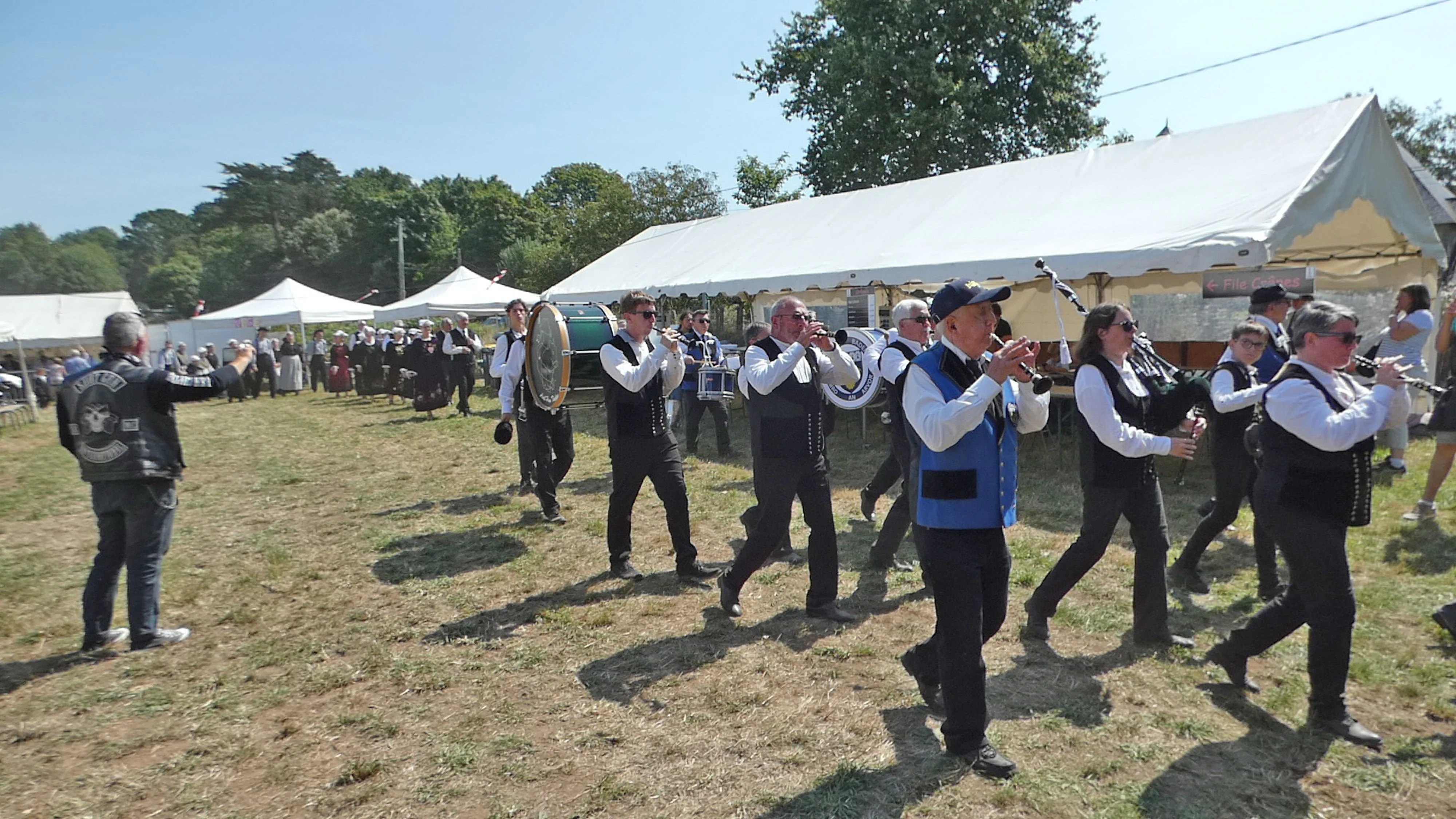 232 fete des battages 3 aout 2025 bagadous de landaul et de baden